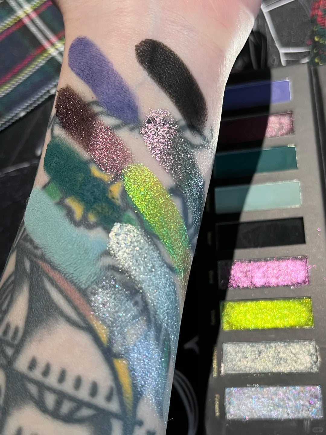 CHARM VARY Savage Growth 9-Color Chameleon Eyeshadow Palette T4728