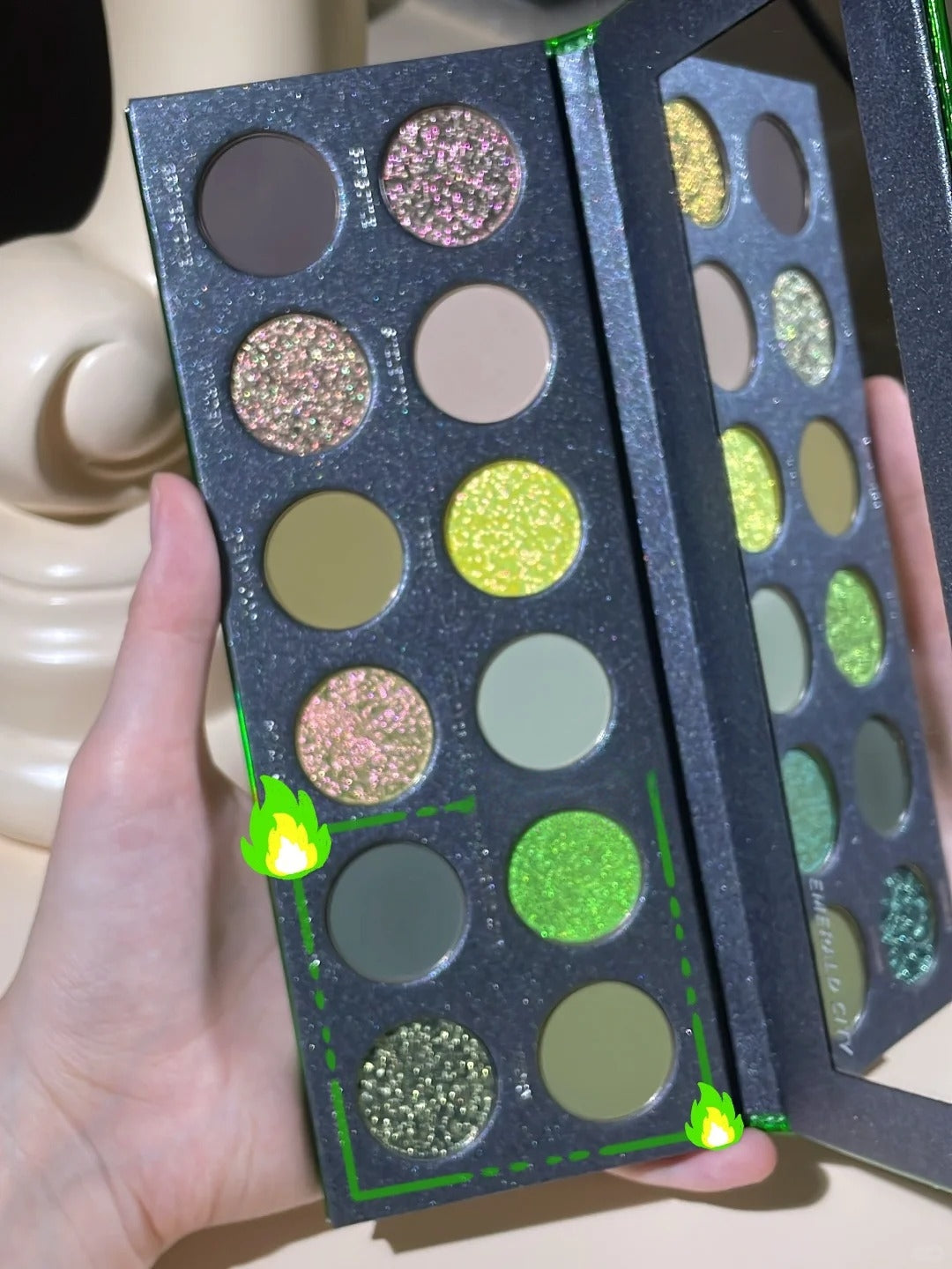 KRYPTEIN COSMETICS Emerald City Highlighter & Eyeshadow Palette Set T5155