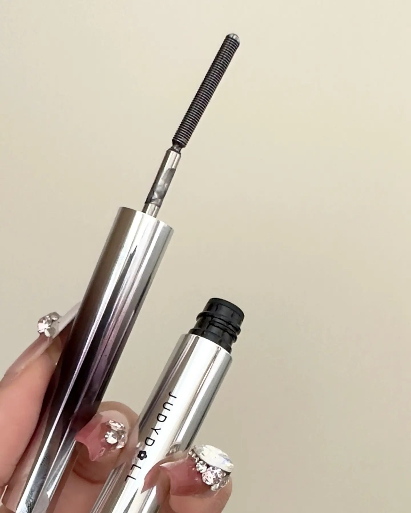 JUDYDOLL Upgrade 3D Curling 6° Curved Metal Pipe Waterproof Mascara (2.0) T3306