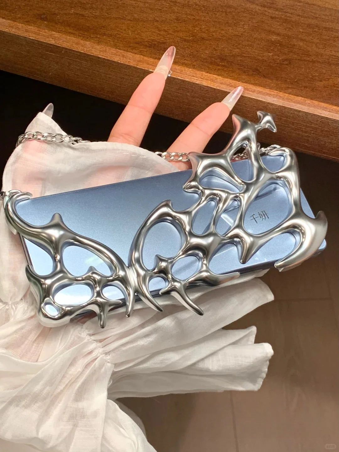 QianYan Breaking Cocoon Collection Hand Holding Mirror & Sphenoid Bone Pendant T5125