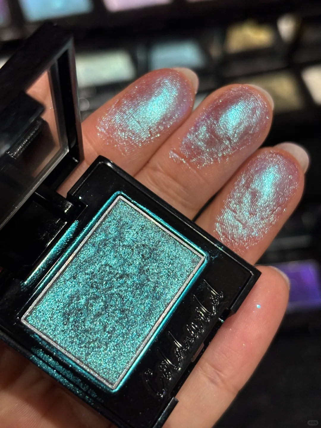 Cold N Wild Super Chameleon Eyeshadow #Glaze Render T5123