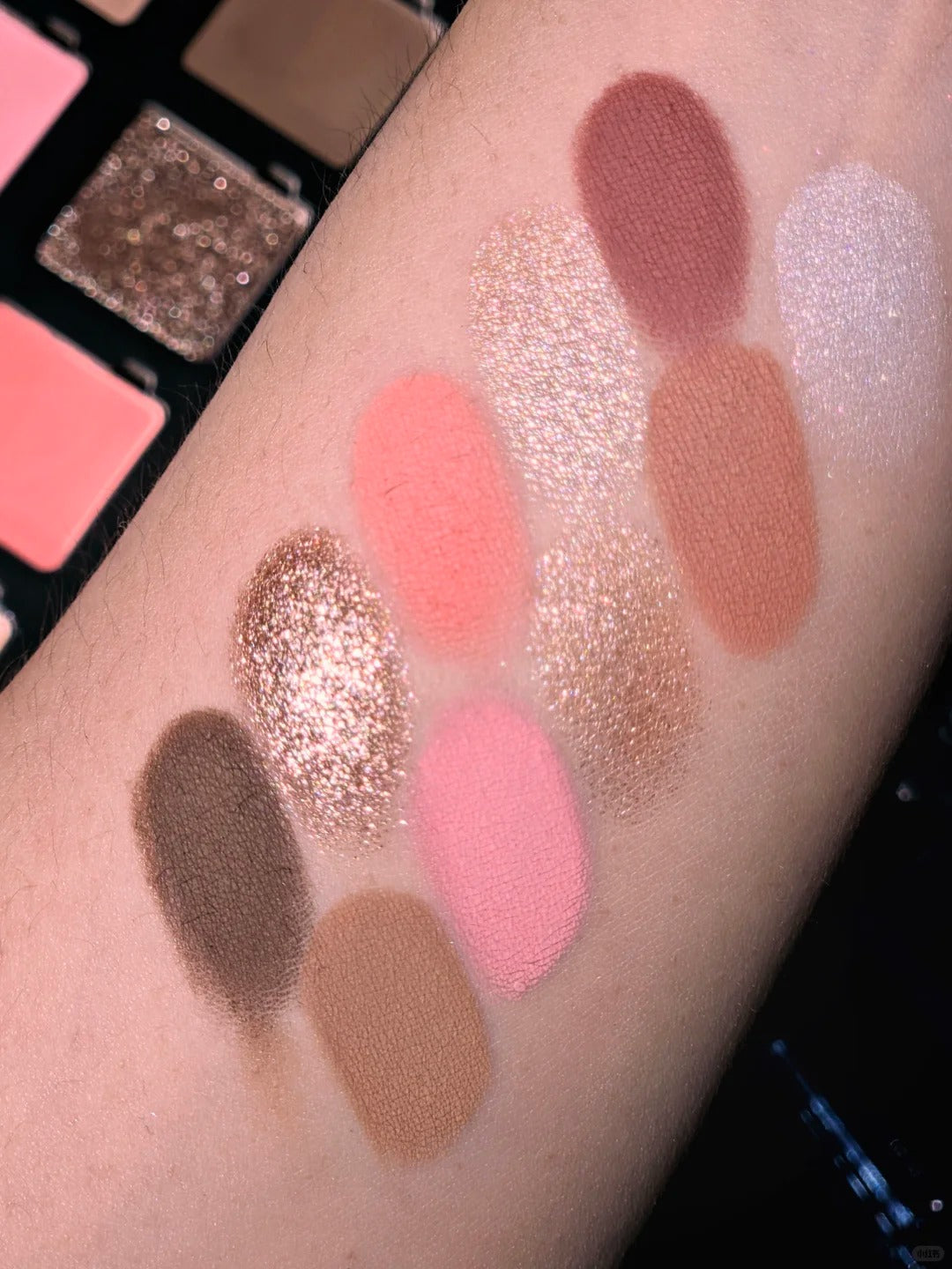 ROINGNEAO Exploding Melon Smoky Eyeshadow Palette T5528