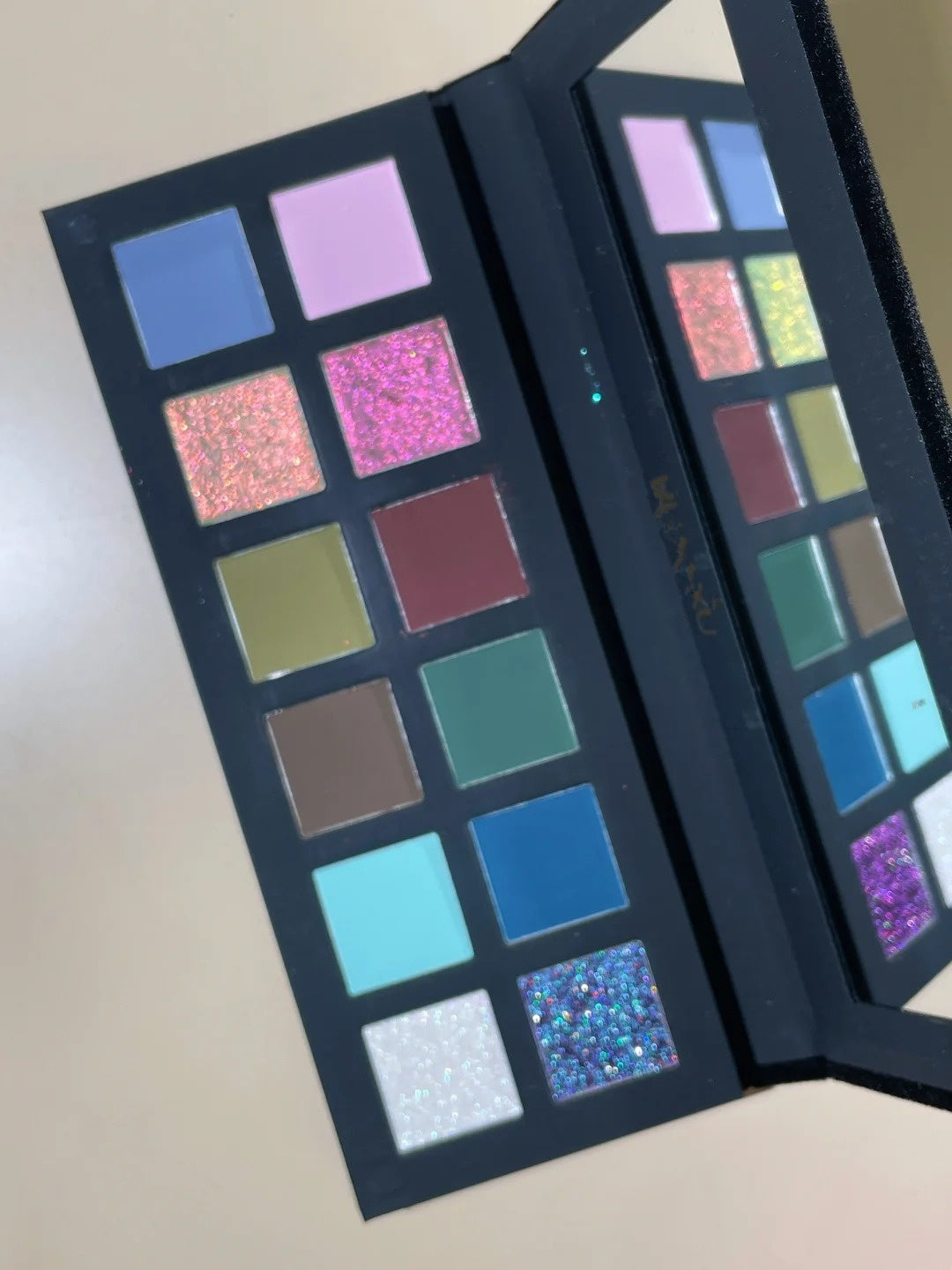 HUAXU Velvet Collection 12-color Chameleon Eyeshadow Palette T4213