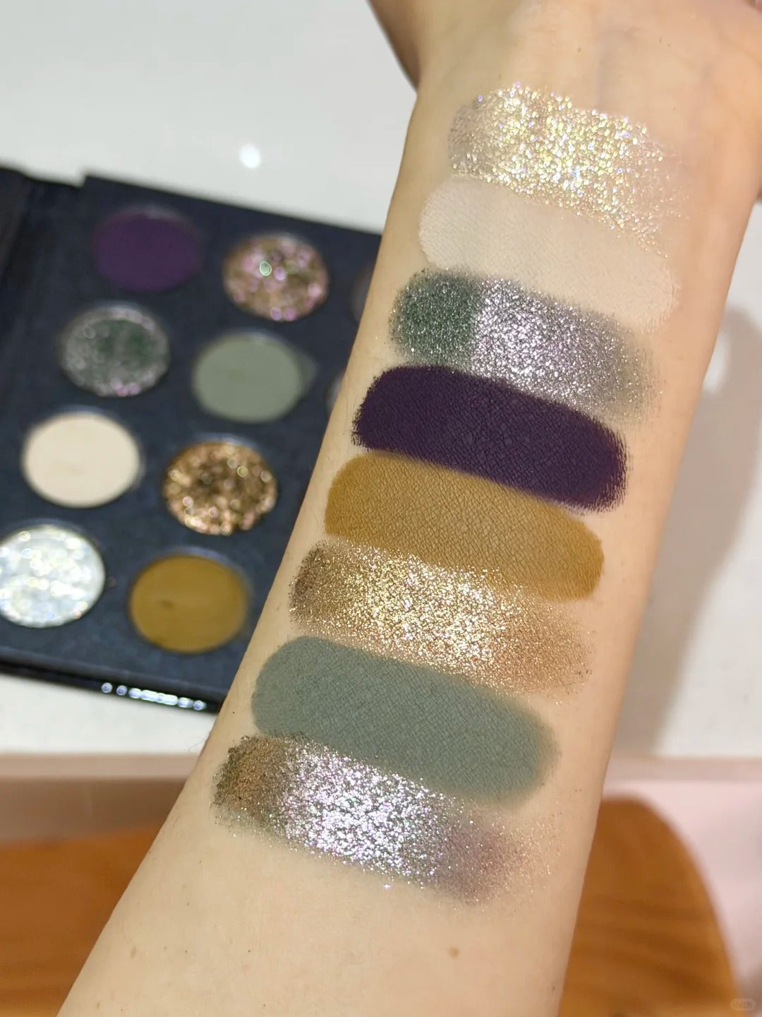 KRYPTEIN COSMETICS Supernova Chameleon Eyeshadow Palette T5668