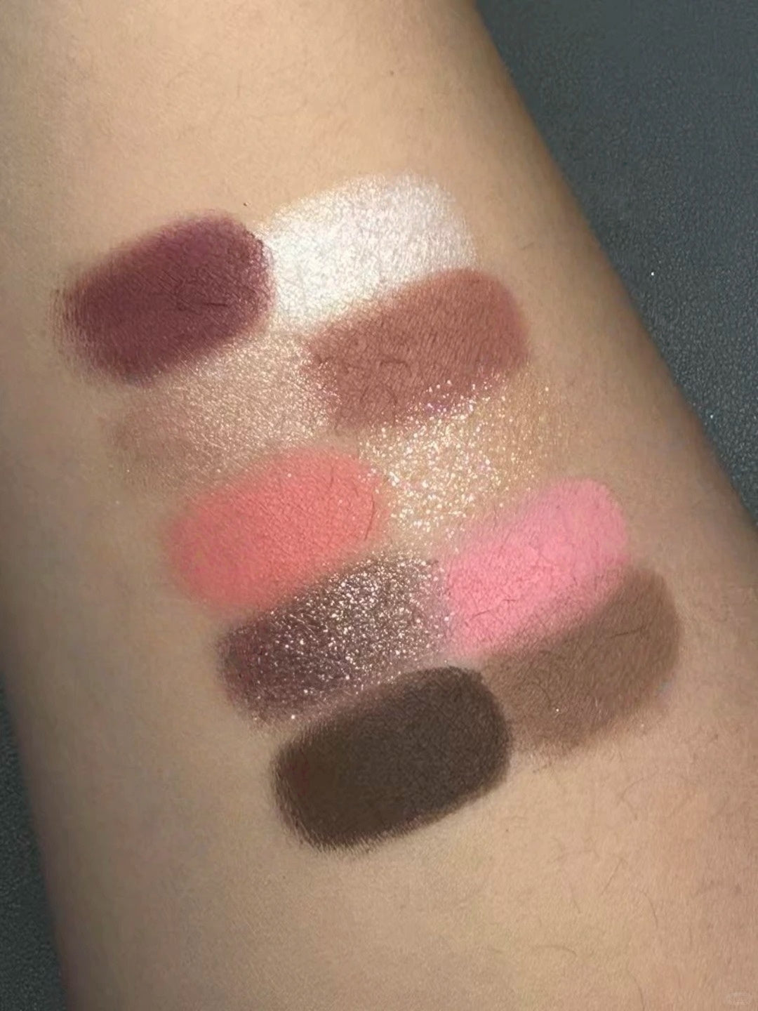 ROINGNEAO Exploding Melon Smoky Eyeshadow Palette T5528