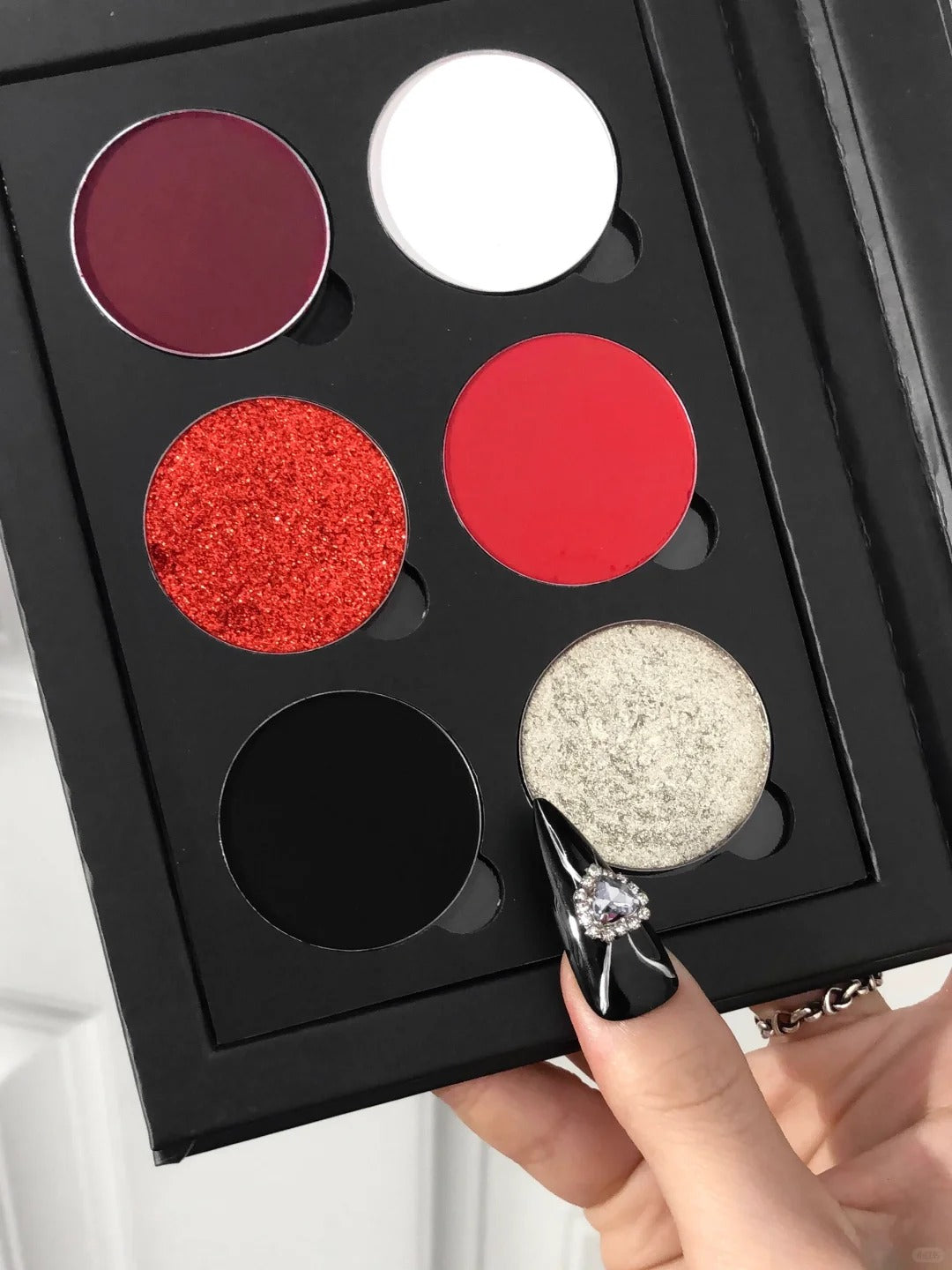 SUET NEI Gothic Style 6 Colors Eyeshadow Palette T4082