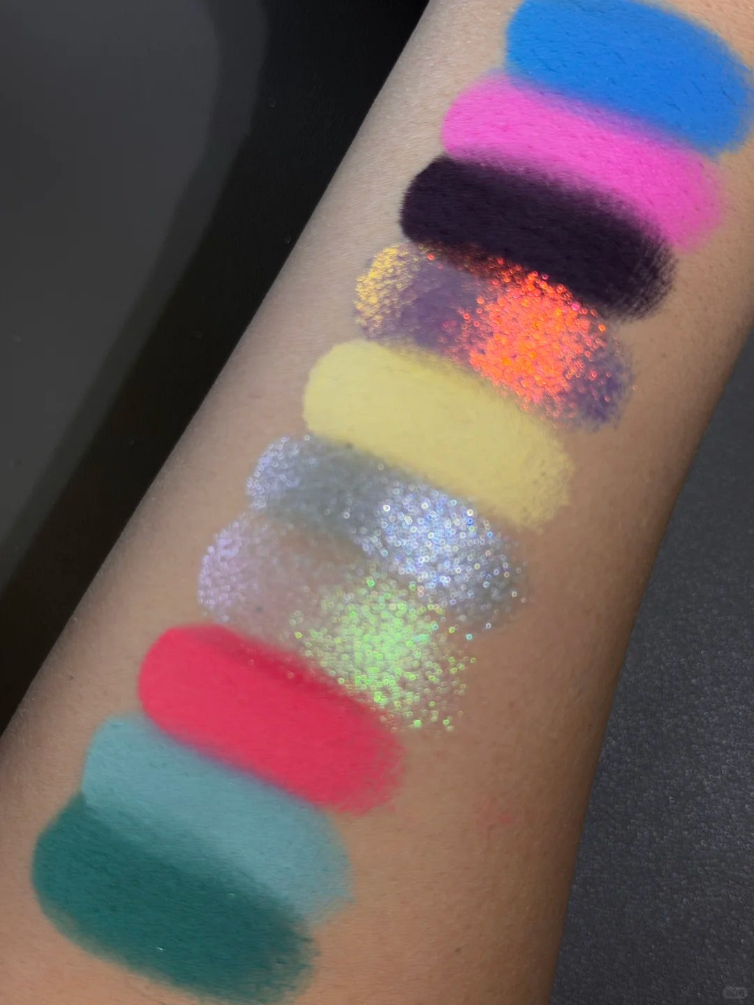 ROINGNEAO Wander Carousel Smoky Eyeshadow Palette T5527