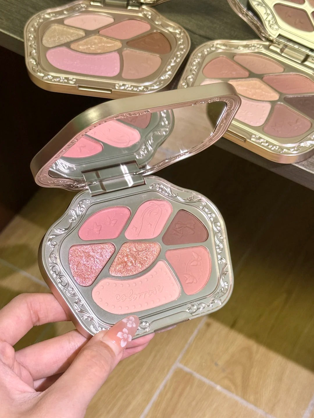 COLORROSE Western Antiques 7-color Eyeshadow Palette T5163