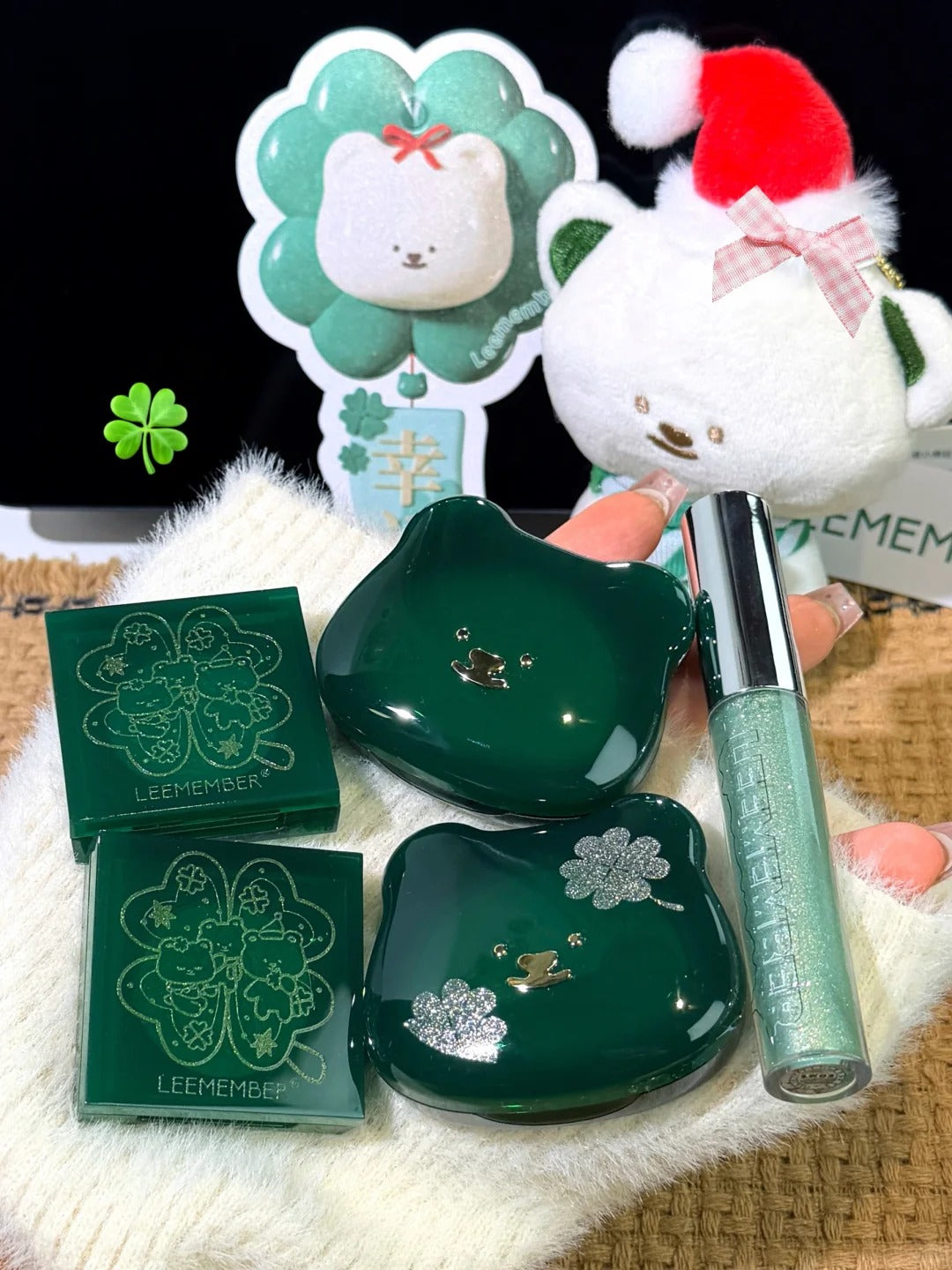 LEEMEMBER Christmas Four-leaf Clover Collection Makeup Gift Box T5370