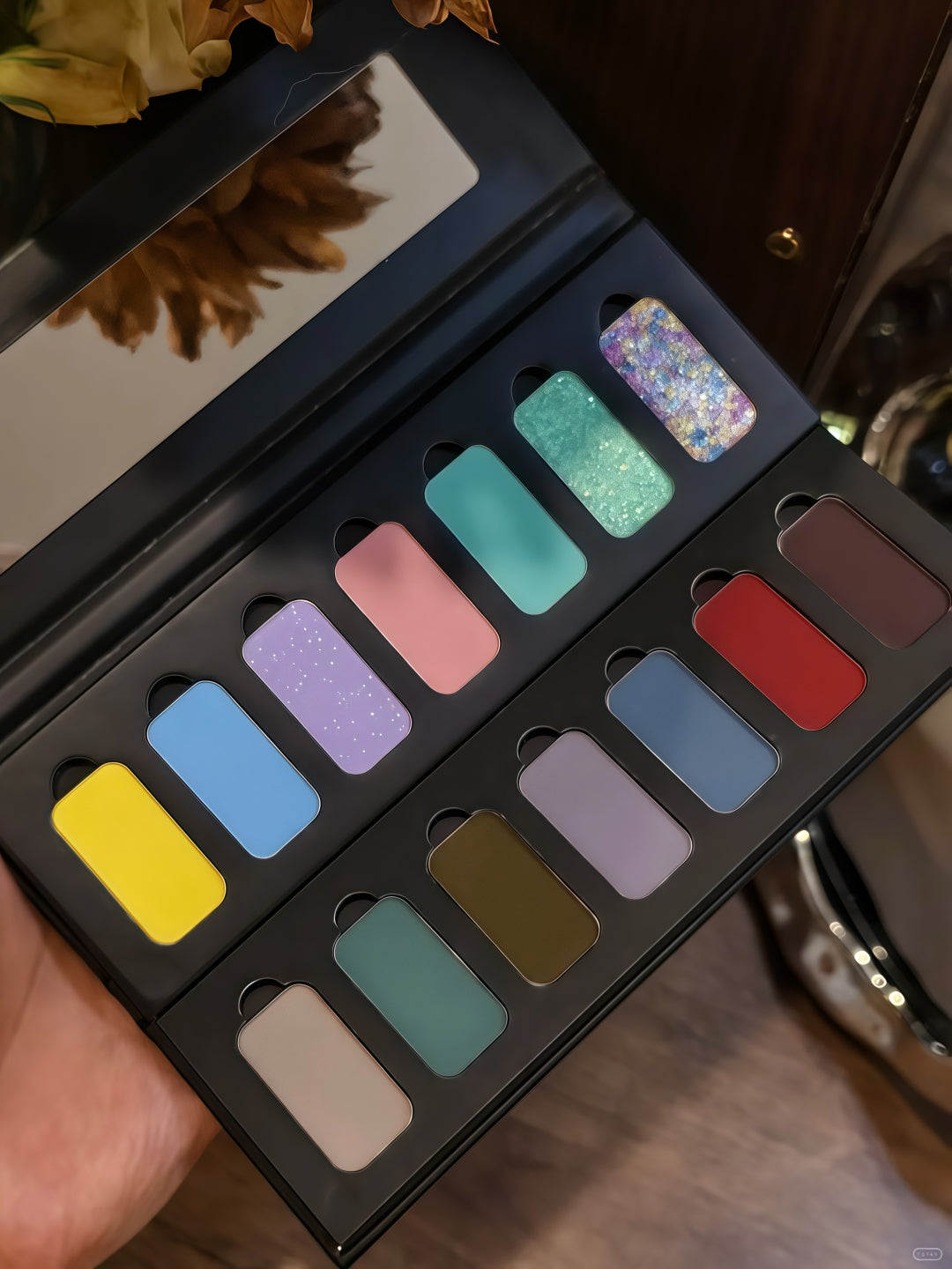 YIZHI Cloud Garden Collection Eyeshadow Palette #Late Autumn T5853