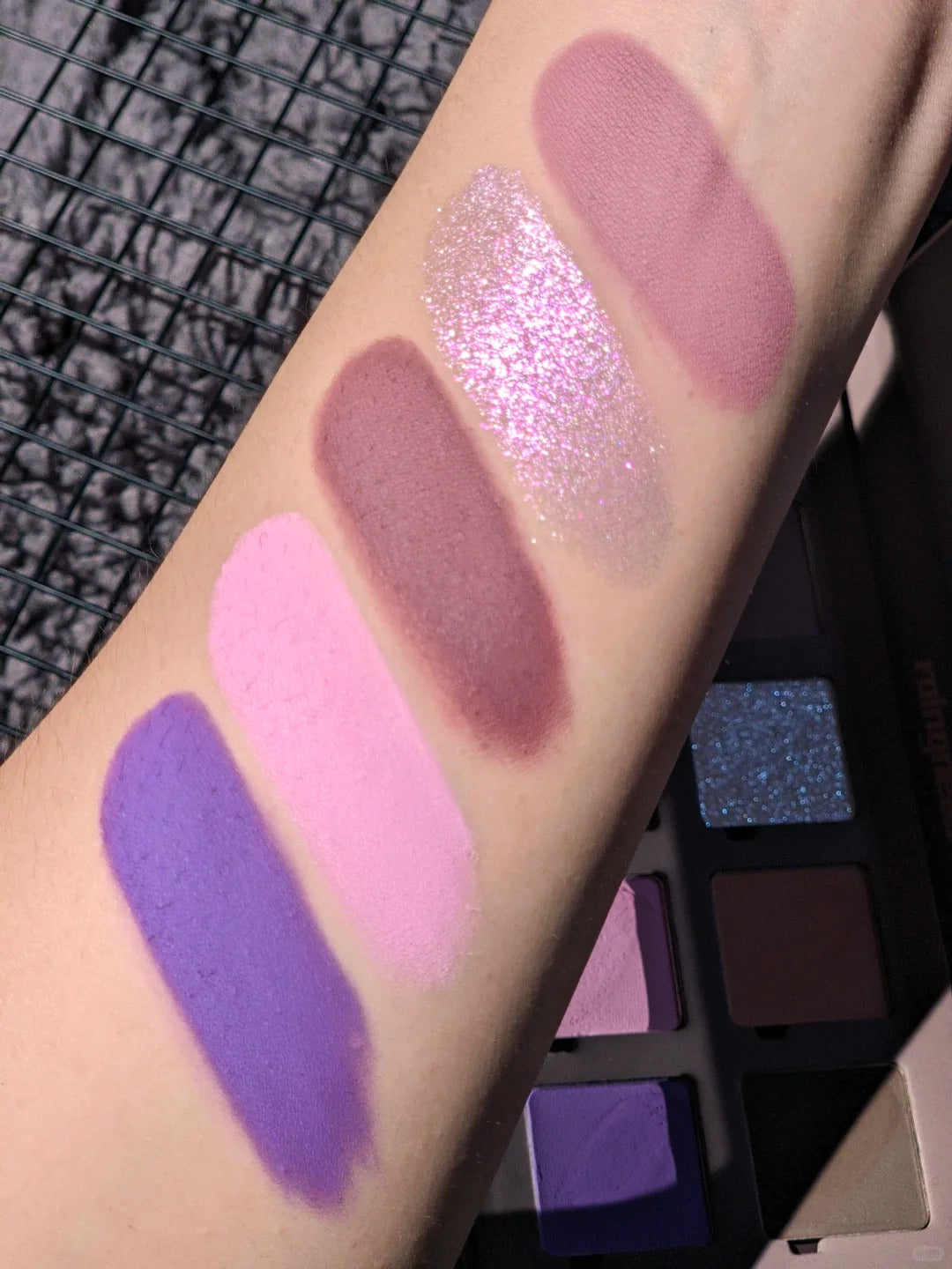 ROINGNEAO Diffuse Fog Smoky Eyeshadow Palette T5400