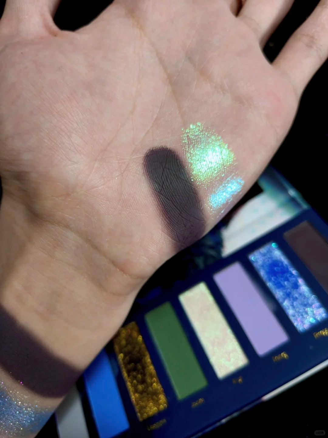 Narimi One-Eyed Count 8-Color Chameleon Eyeshadow Palette (8.0) T4618