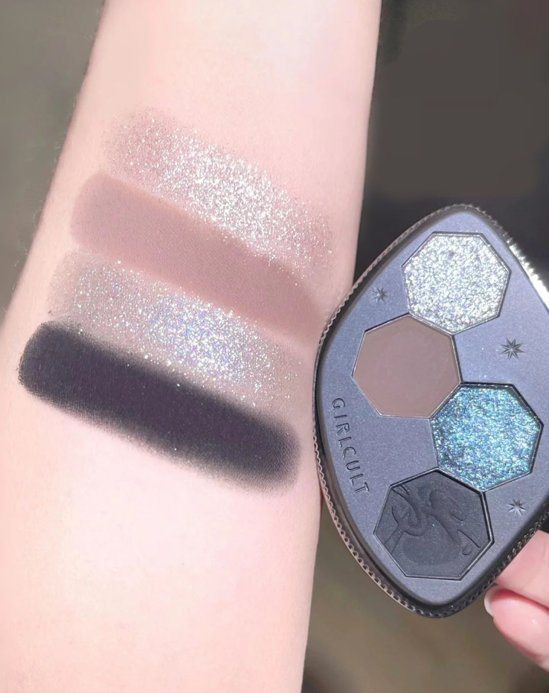 Girlcult Four Great Inventions Series Chameleon Eyeshadow Palette T3719