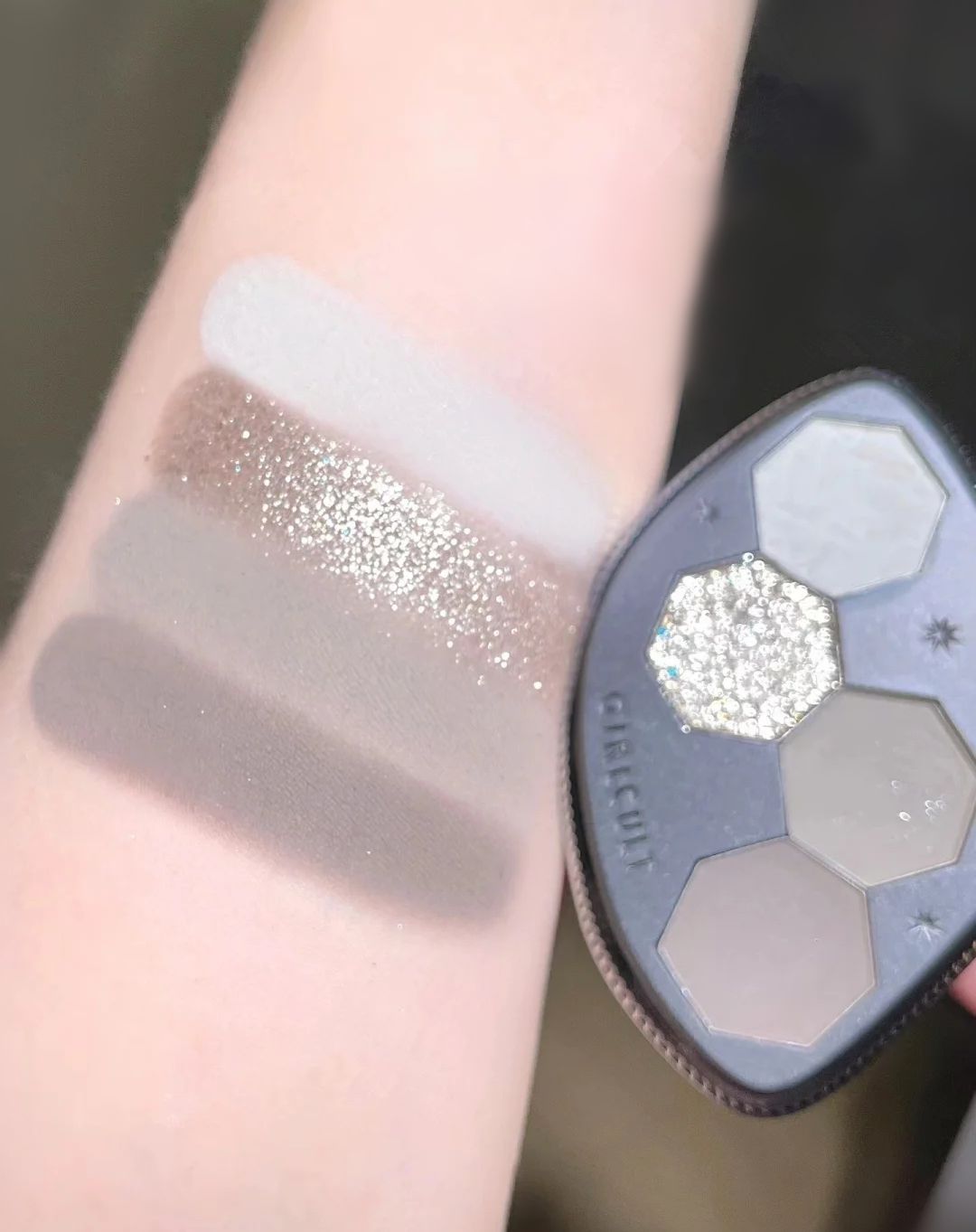 Girlcult Four Great Inventions Series Chameleon Eyeshadow Palette T3719