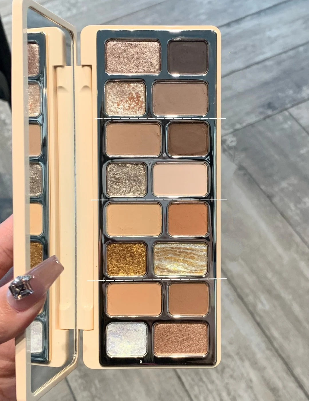 QianYan Runaway Princess 16-Color Eyeshadow Palette T4131