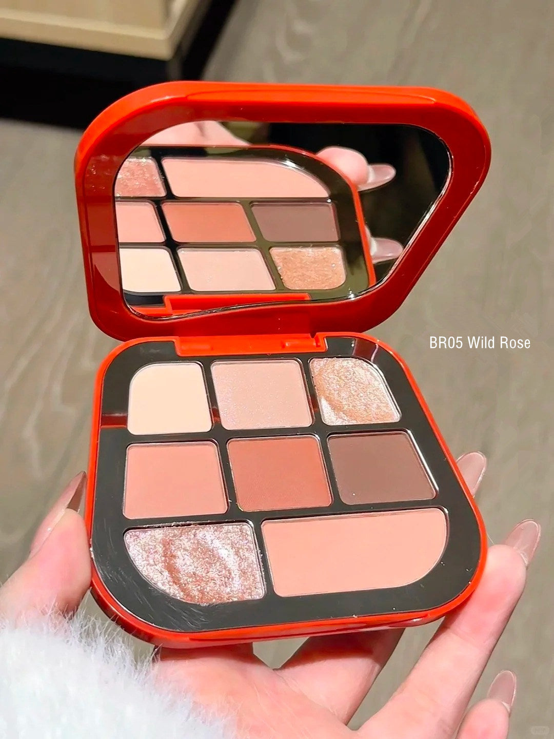 FOCALLURE 8-Color Pearlescent Chameleon Eyeshadow Palette T4304