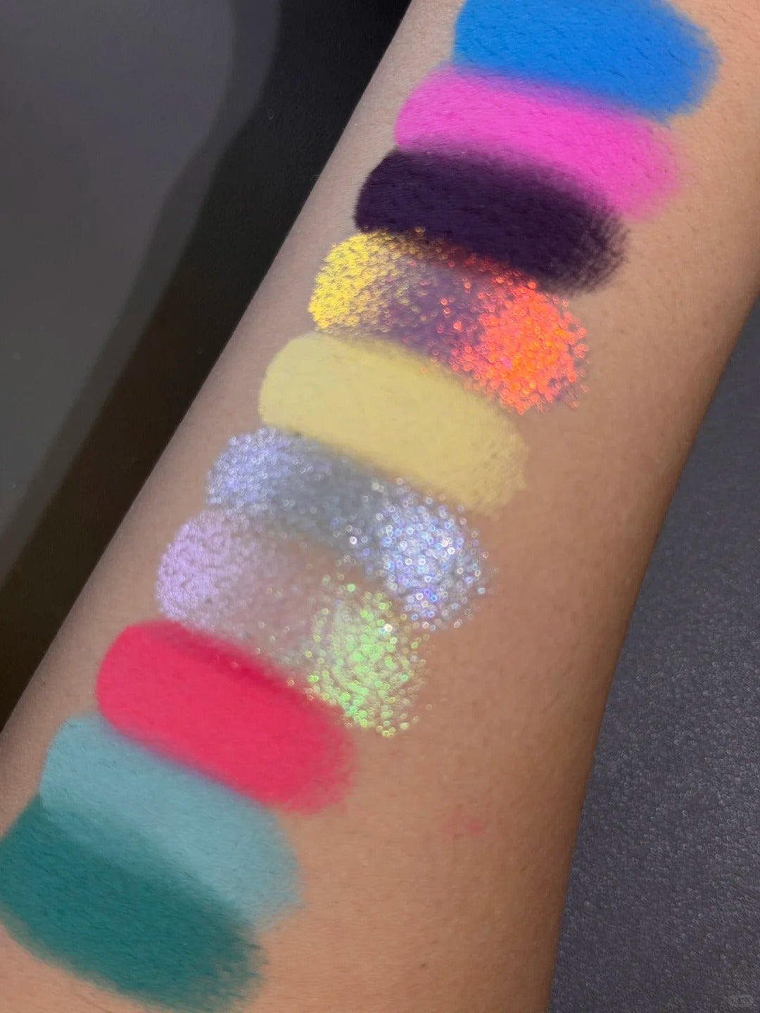 ROINGNEAO Wander Carousel Smoky Eyeshadow Palette T5527