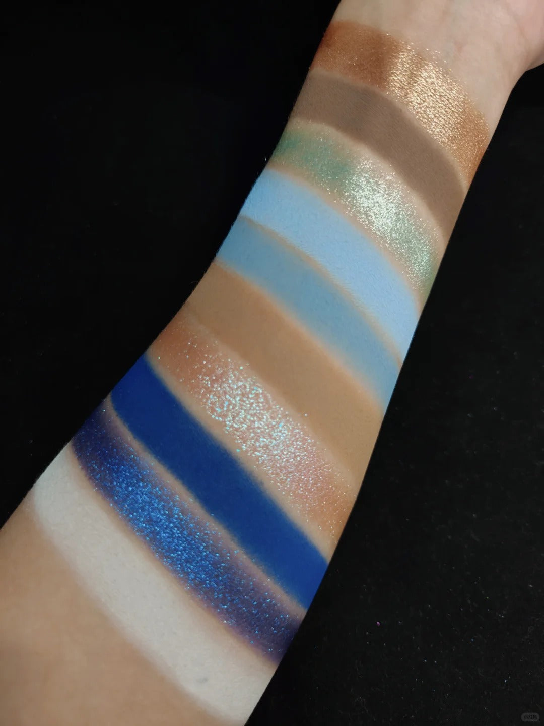 ROINGNEAO Blues Symphony Smoky Eyeshadow Palette T5749