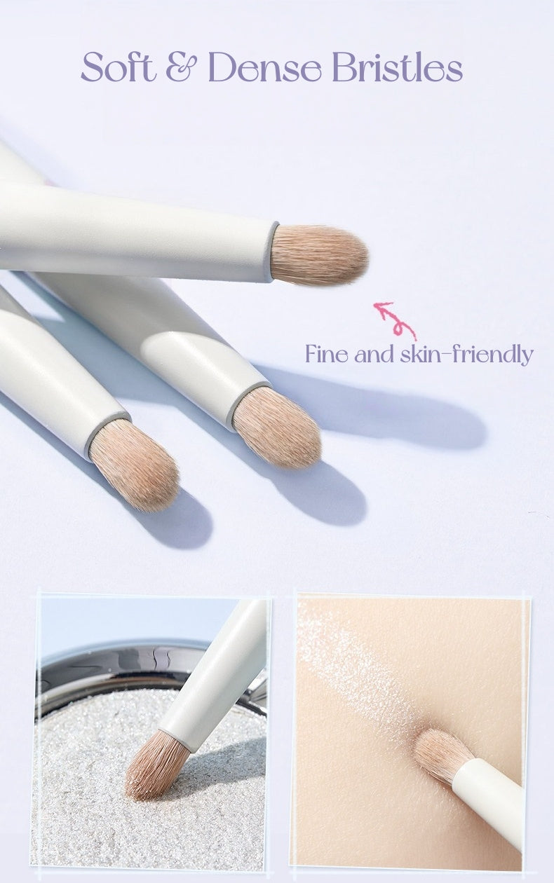 AMORTALS Fishtail Highlight Makeup Brush T5647