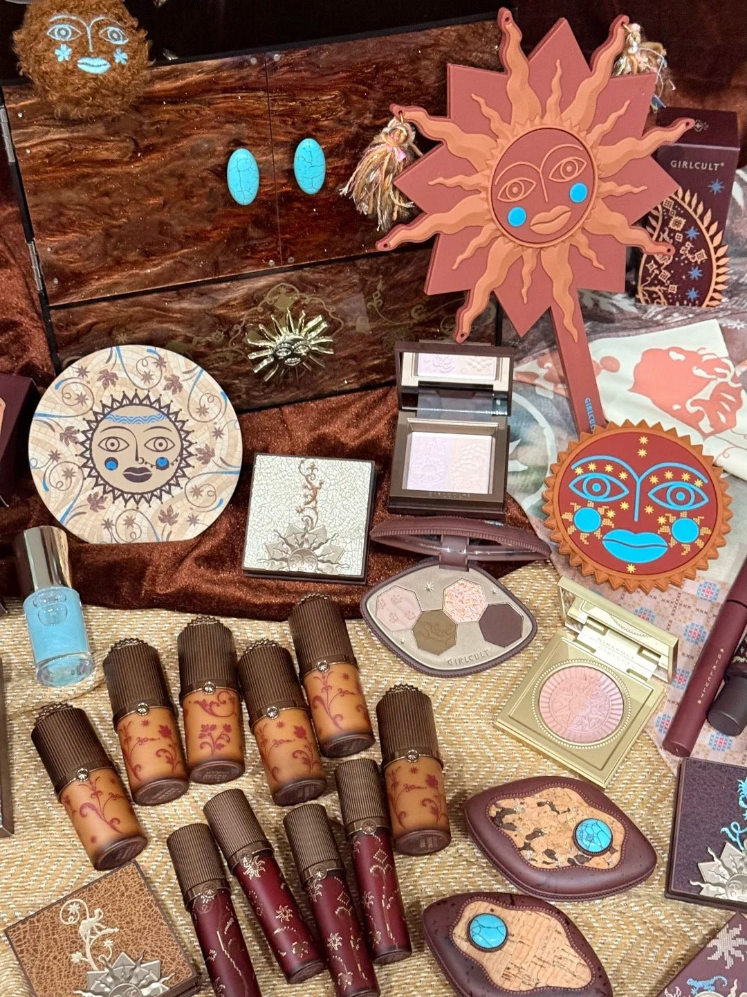 Girlcult Loulan Hippie Collection All-In-One Makeup Gift Box T5963