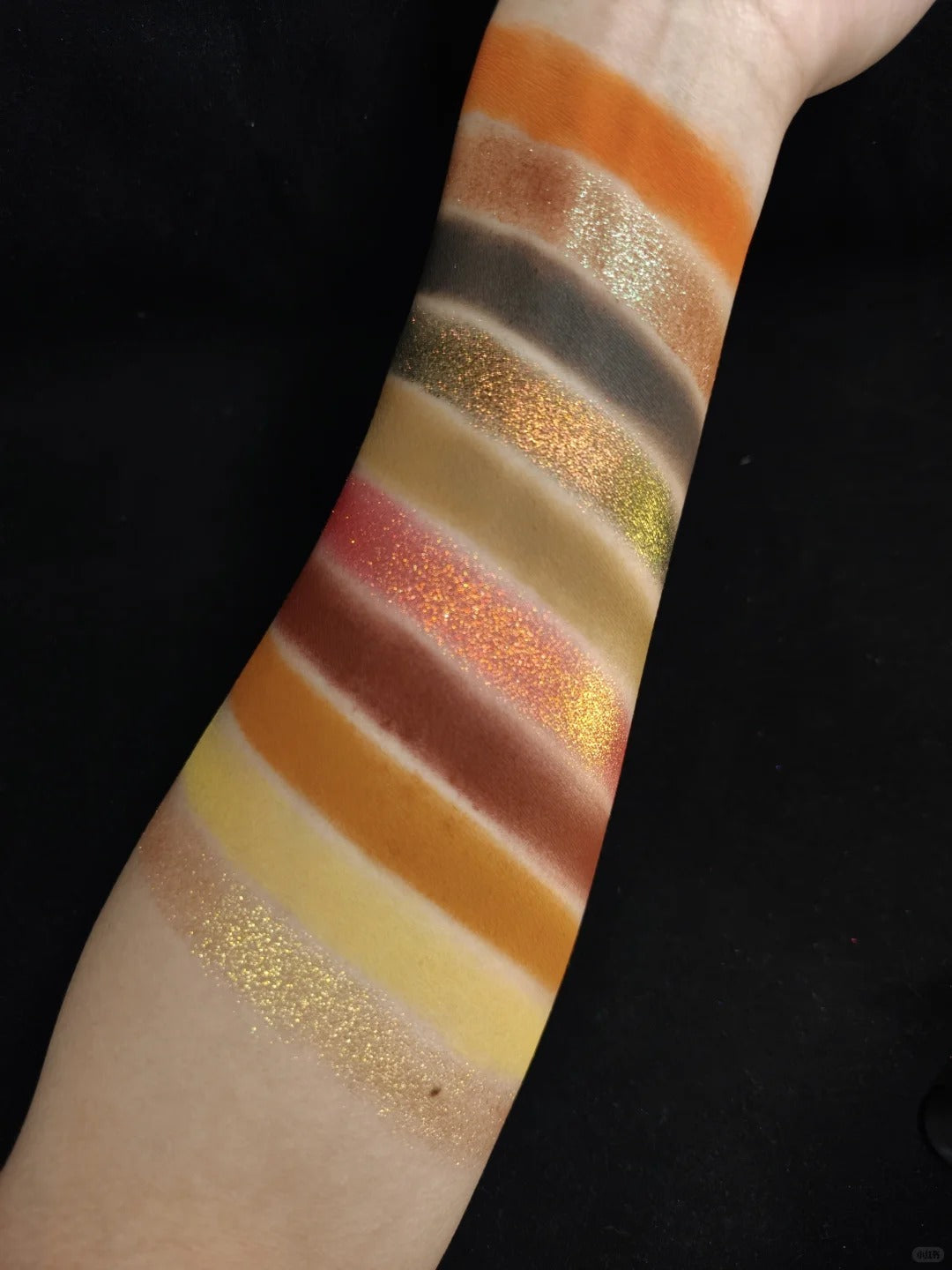 THE U COSMETICS Dusk Sands 10-Color Chameleon Eyeshadow Palette (3.0) T5631