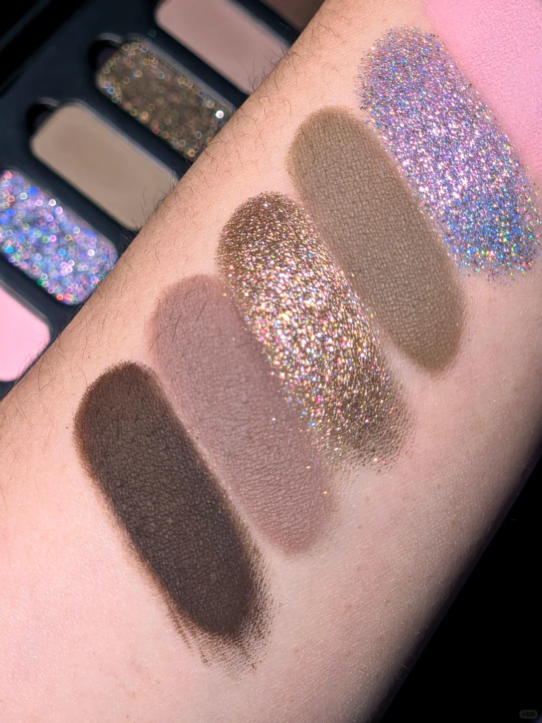 YIZHI Cloud Garden Collection Chameleon Eyeshadow Palette #Nine Spring T5492