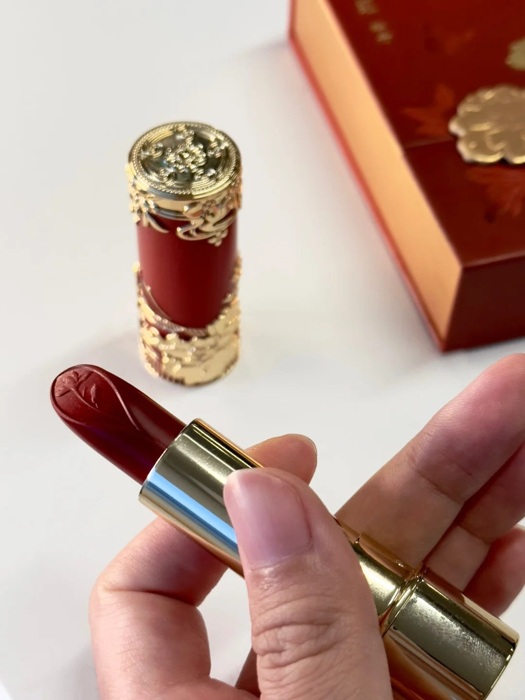 أحمر شفاه مطفي مخملي من فوربيدن سيتي كوزماتيكس فلاور جود T4264 