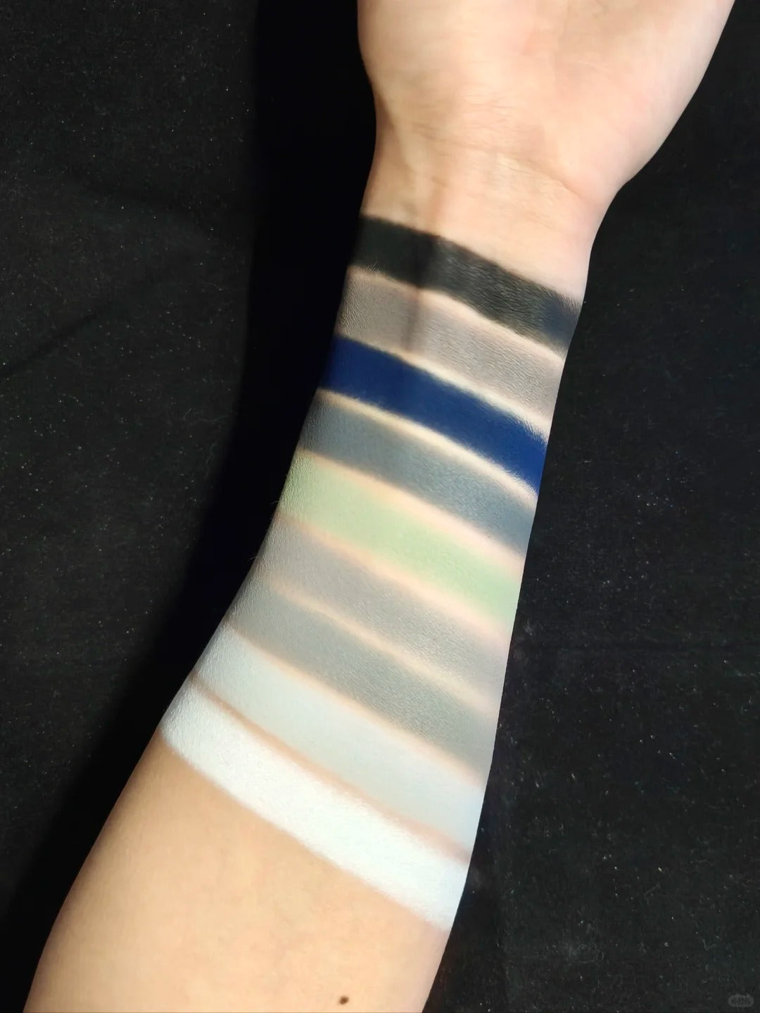 MuWen Untainted by World 9 Colors Matte Eyeshadow Palette T4577