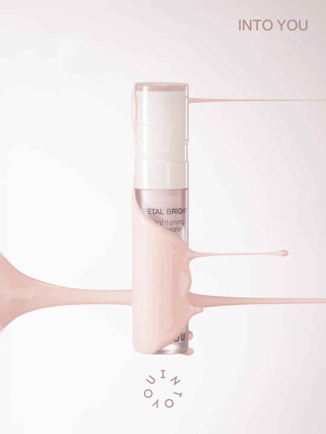 INTO YOU Luftig, fugtgivende og concealervæske T4356