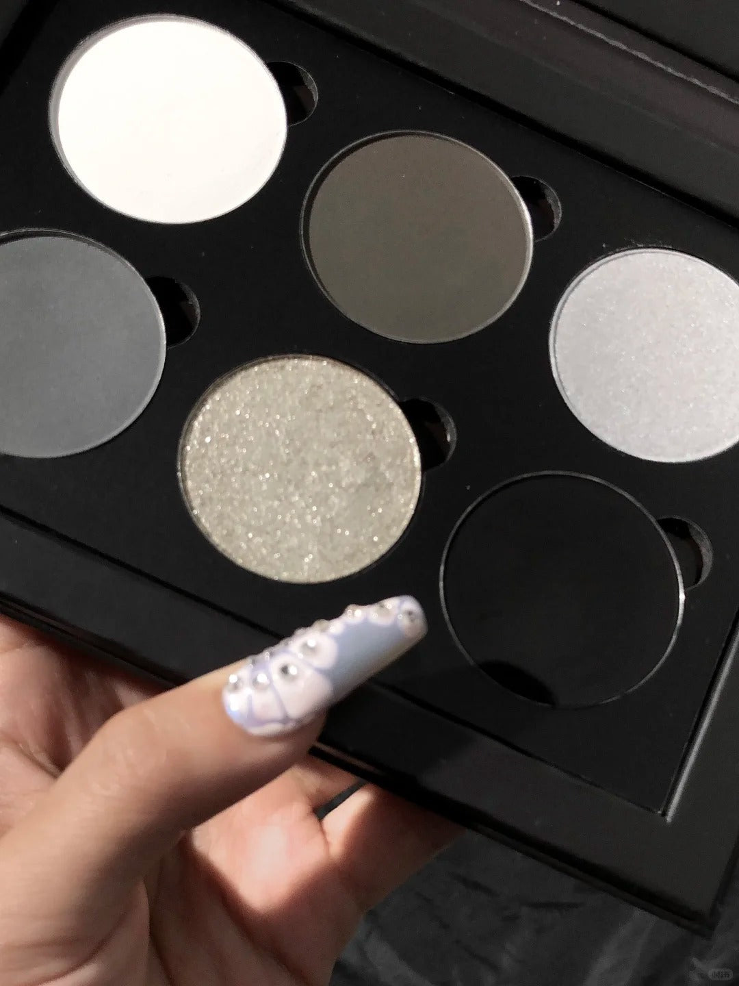 SUET NEI Gothic Style 6 Colors Eyeshadow Palette T4082