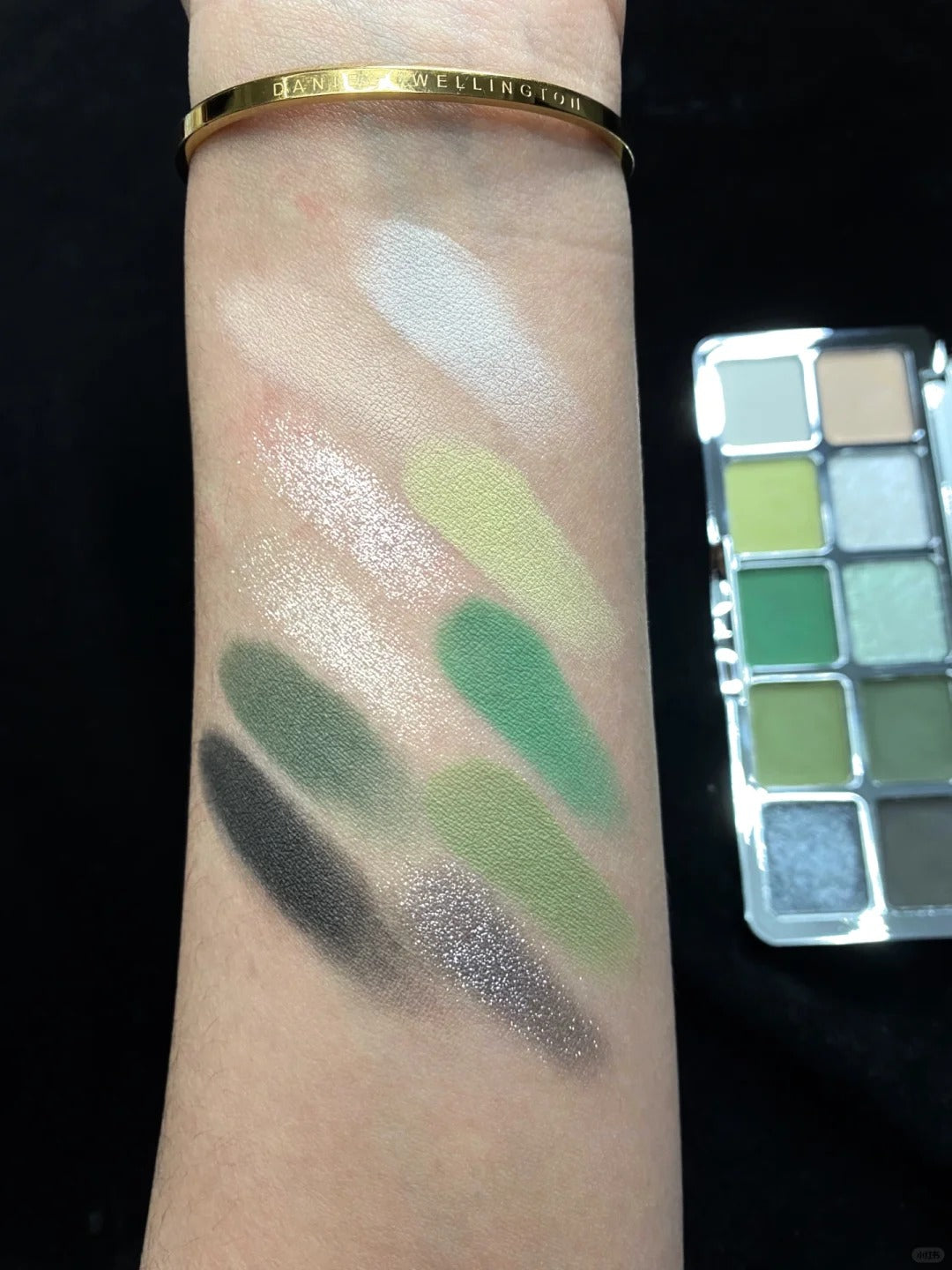SheDella Colorful Dream 10-Color Eyeshadow Palette T4434