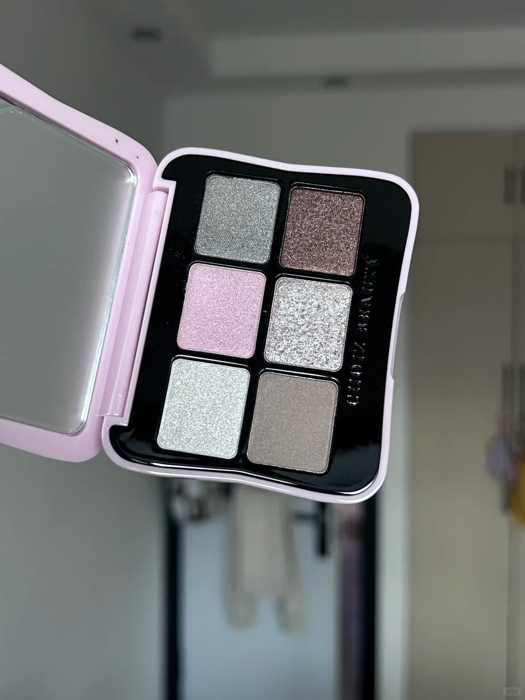 CHOIZ BEAUTY Gemstone Collection Liquid Powder Eyeshadow Palette T5788