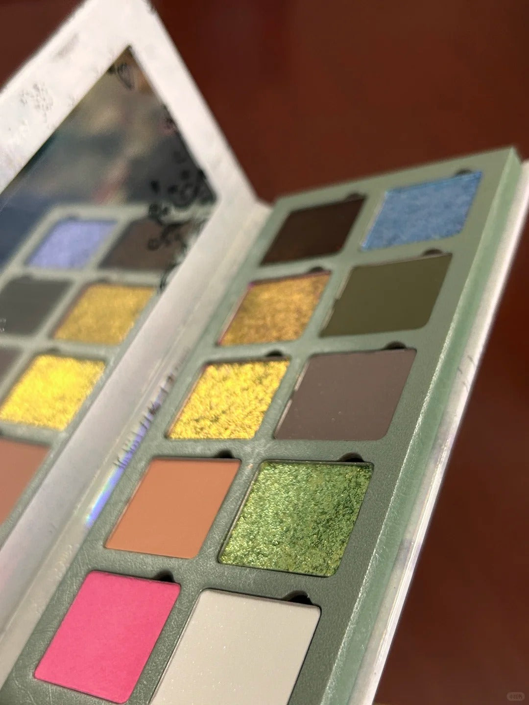 DRAMO X LAOGU Multiverse Eyeshadow Palette #9 Magic Mushroom T6070