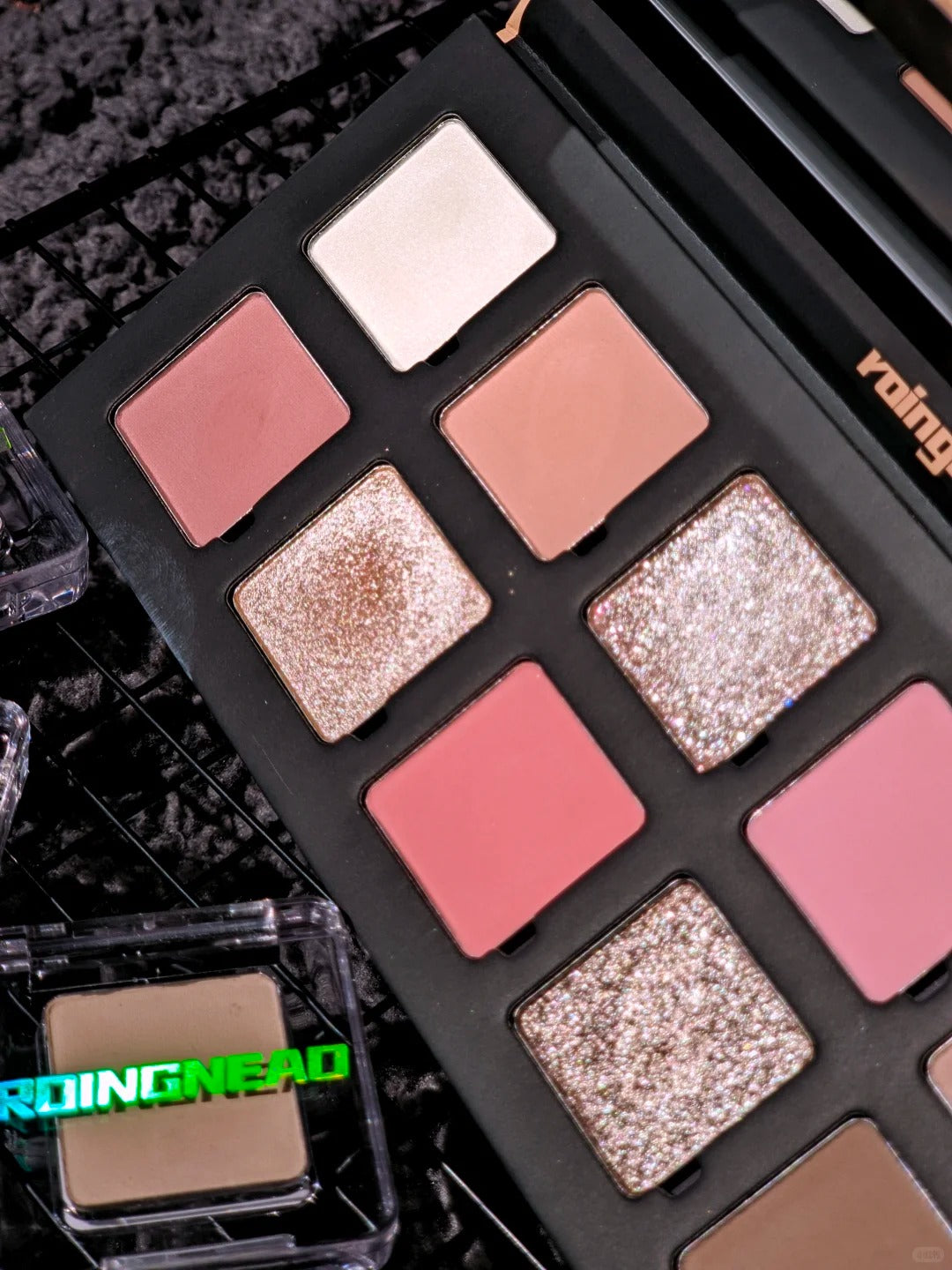 ROINGNEAO Exploding Melon Smoky Eyeshadow Palette T5528
