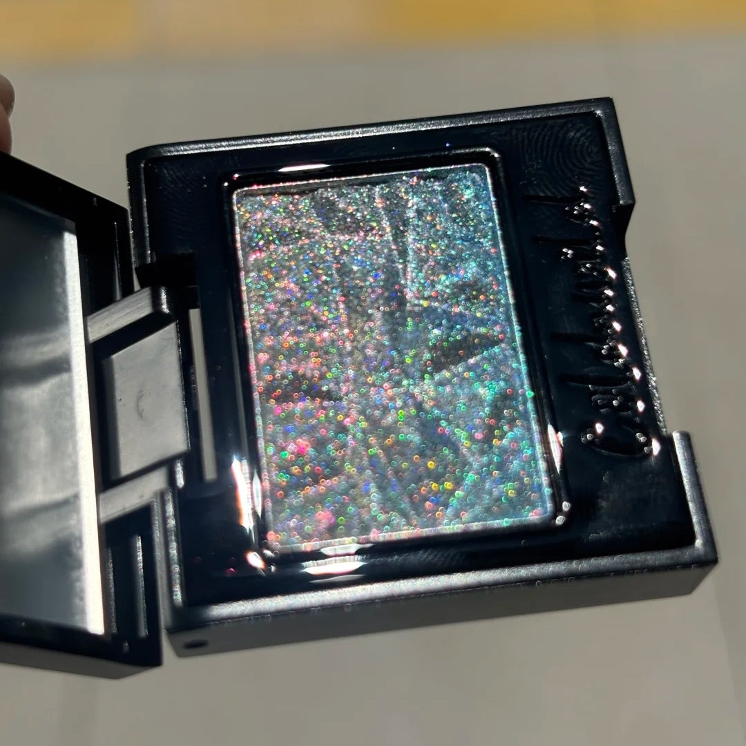 Cold N Wild Gradient Holographic Chameleon Eyeshadow #Like A Dream T5110