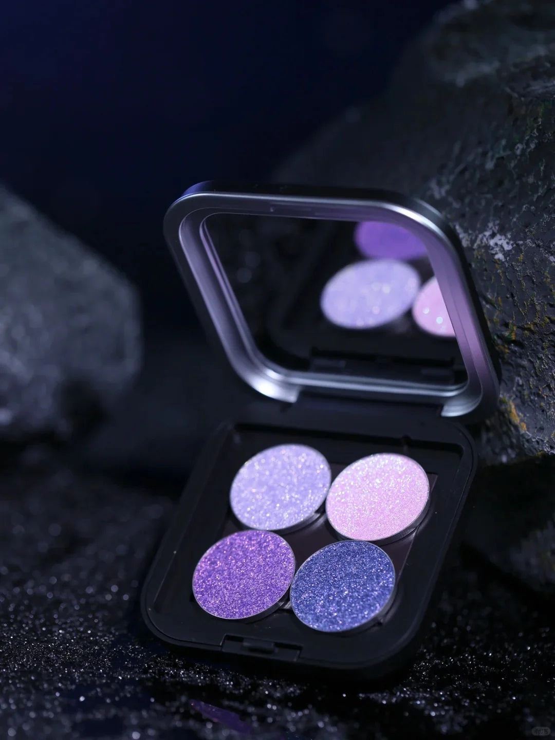 DE'LANCI Love Purple 4-farvet polariseret holografisk øjenskyggepalette T4227