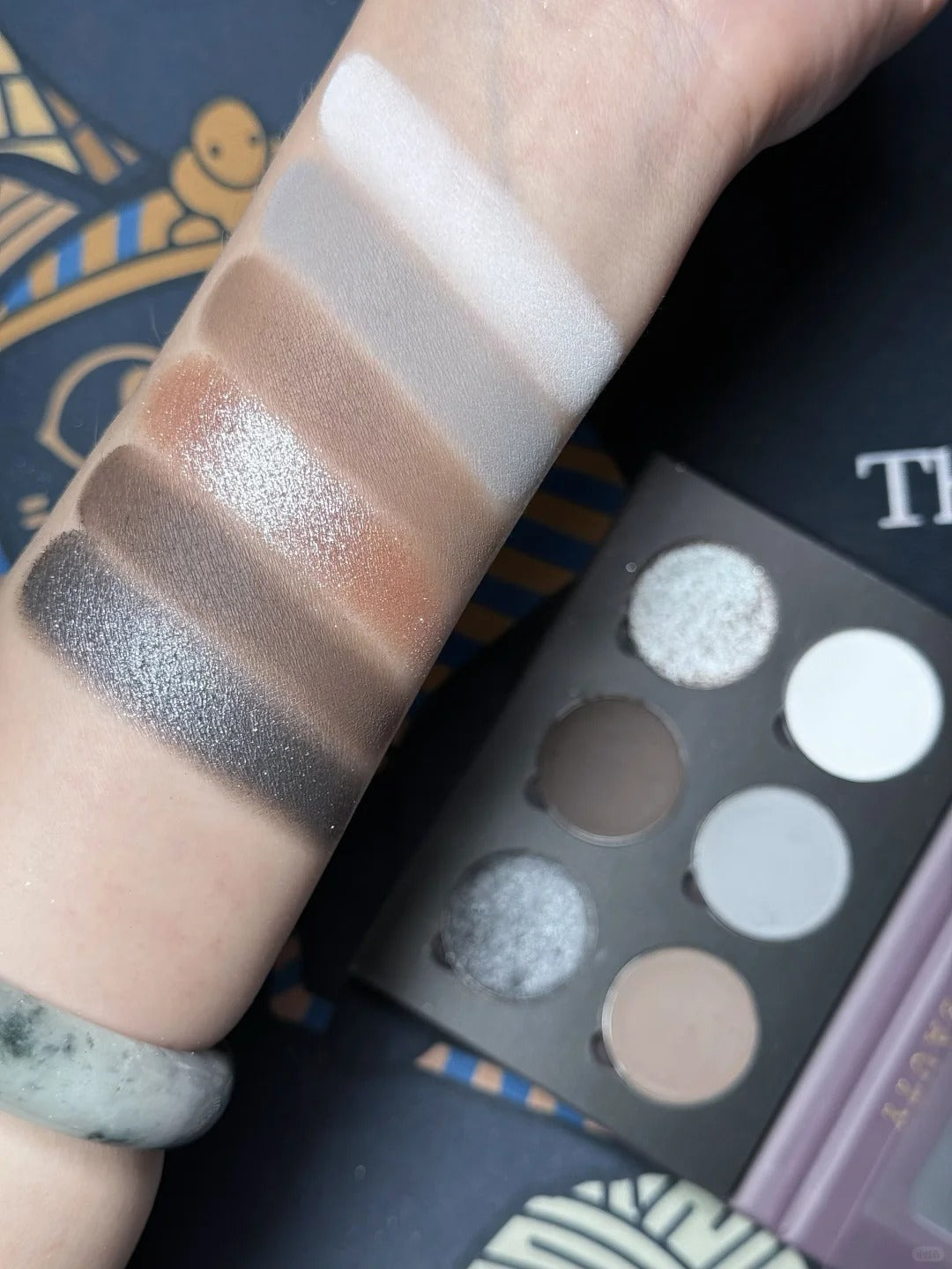 CHOIZ BEAUTY Gifts From Day And Night Eyeshadow Palette T4149