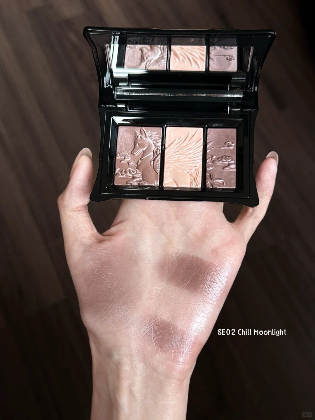 QianYan Pillow Gem Collection Highlighter & Eyeshadow Palette T5549