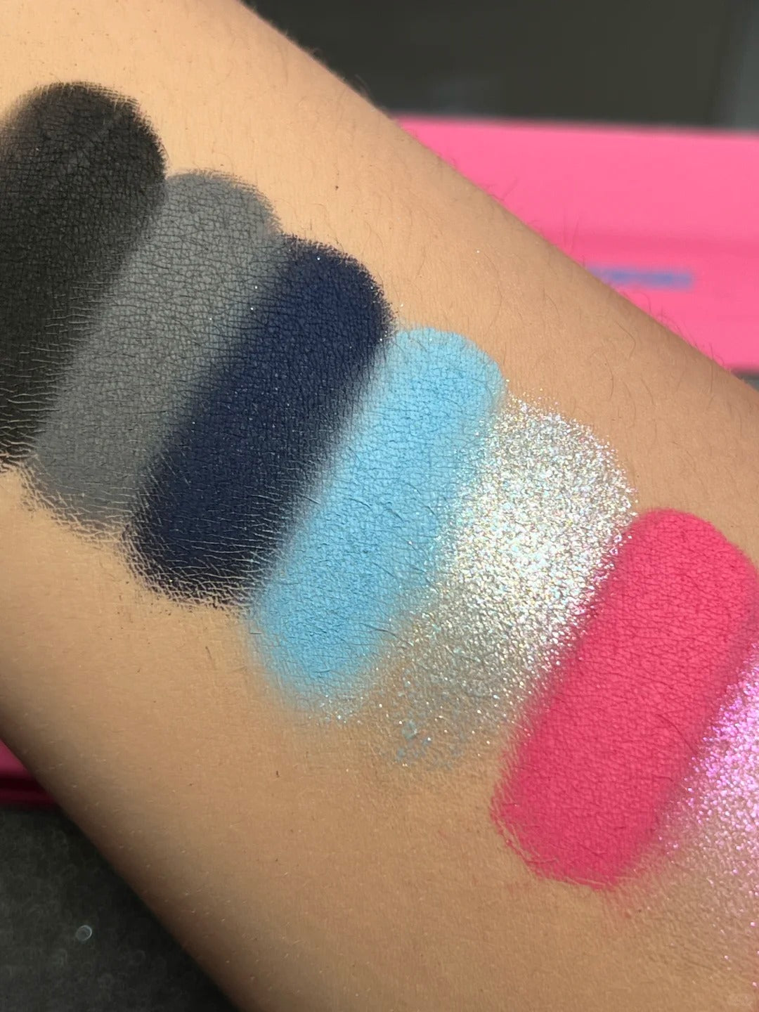 ROINGNEAO Infinite Loading Smoky Eyeshadow Palette T5096