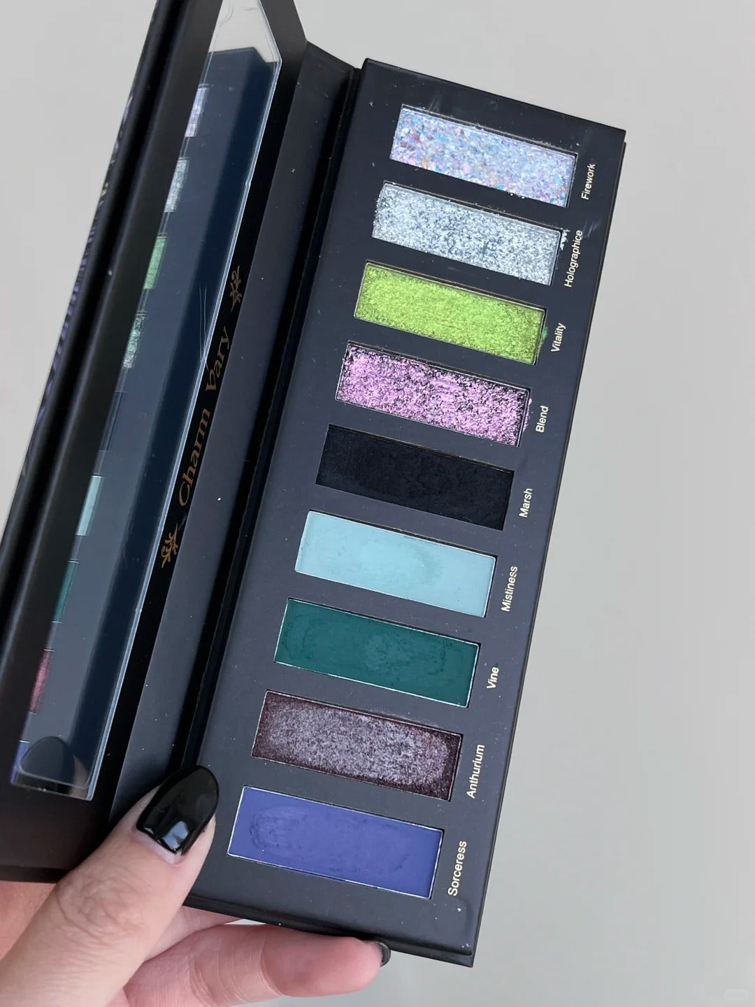 CHARM VARY Savage Growth 9-Color Chameleon Eyeshadow Palette T4728