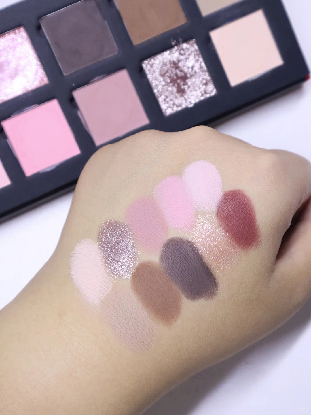 ROINGNEAO True Colors Opening Smoky Eyeshadow Palette T5137