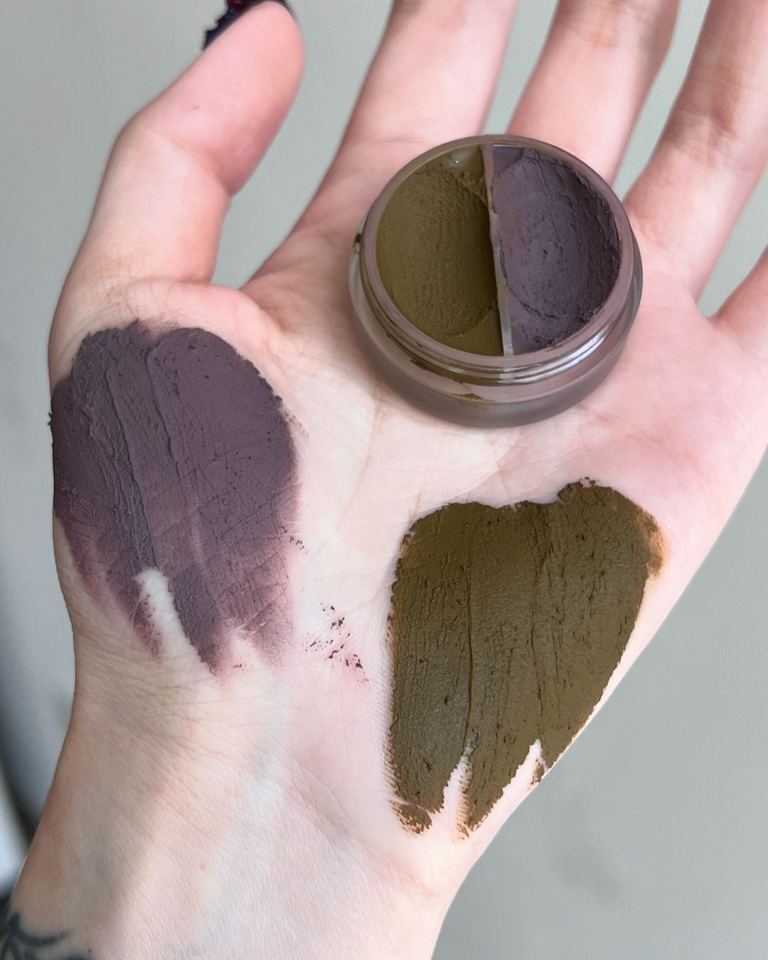 SHELLWE MAKEUP X Freya86 Wisteria Multi-Use Blusher & Lip Mud (2 boxes) T4114