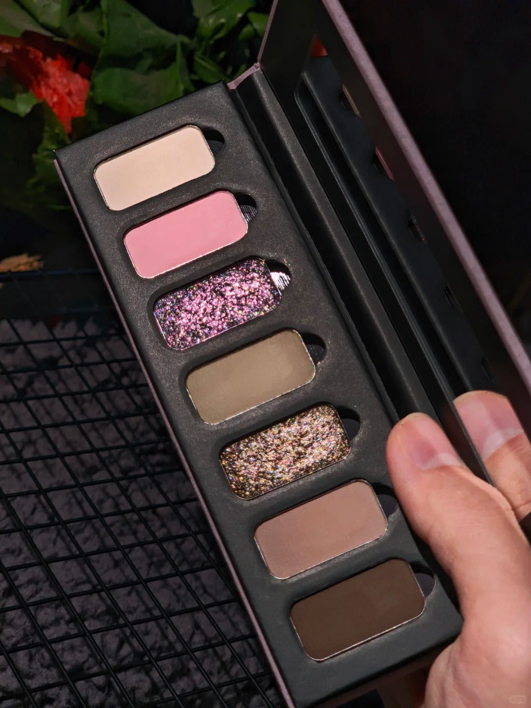 YIZHI Cloud Garden Collection Chameleon Eyeshadow Palette #Nine Spring T5492