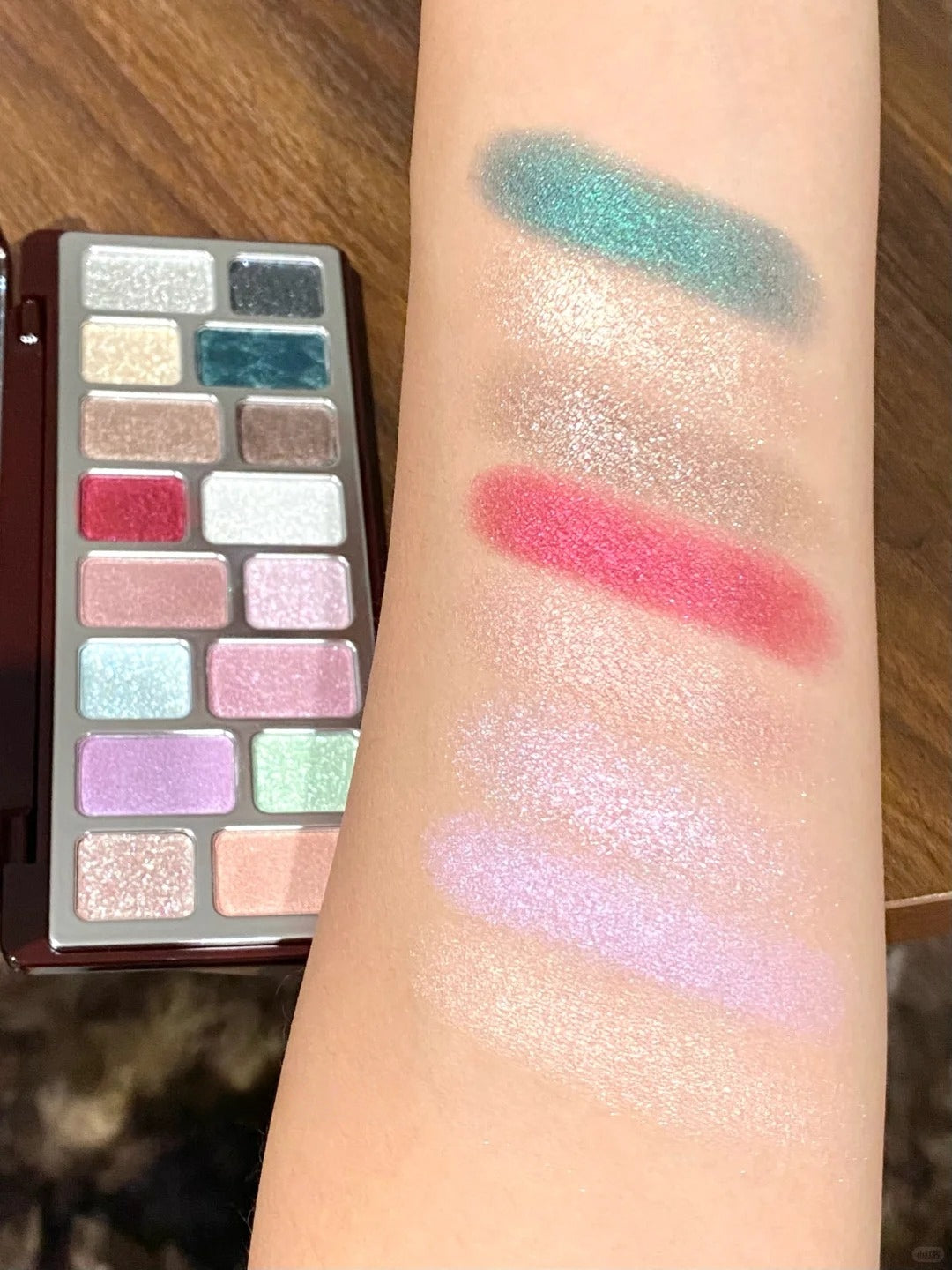 QianYan Christmas Starlight Wishes Collection Eyeshadow & Lipstick & Blusher T5436