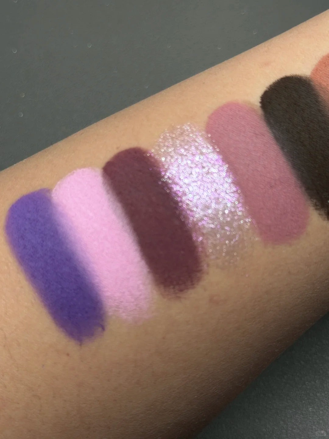 ROINGNEAO Diffuse Fog Smoky Eyeshadow Palette T5400