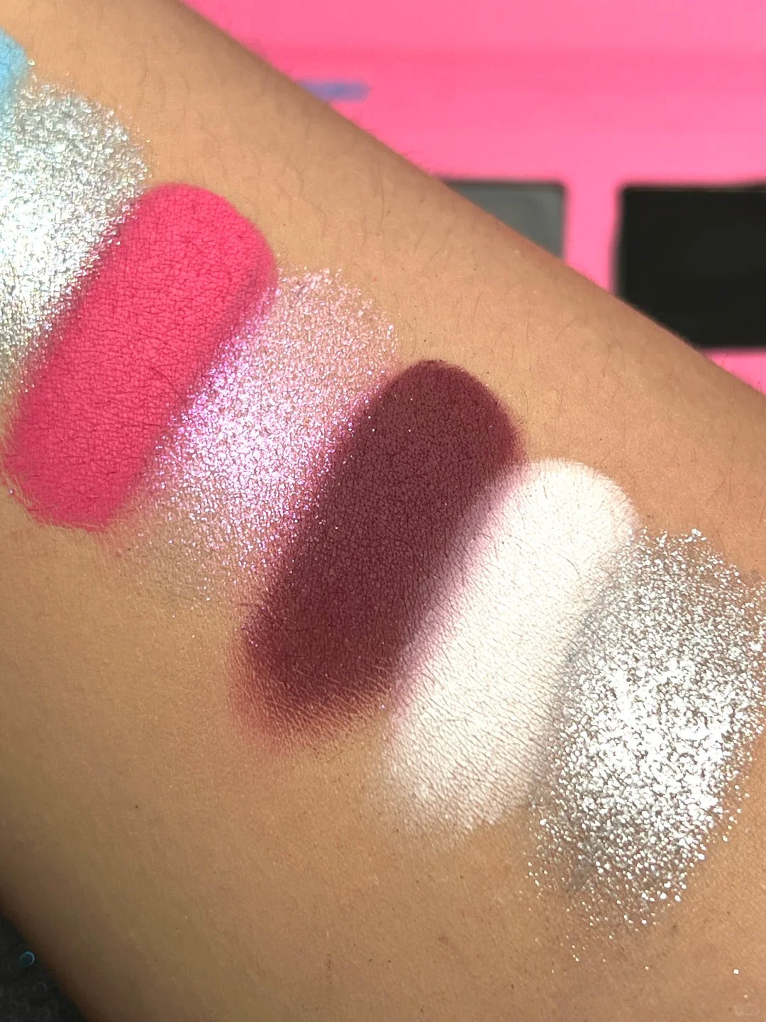 ROINGNEAO Infinite Loading Smoky Eyeshadow Palette T5096