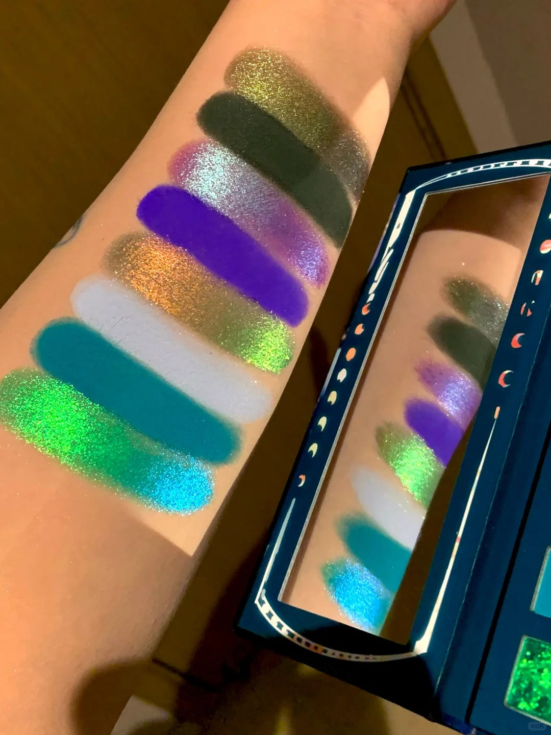 Narimi Misty Silver Lake 8-Color Chameleon Eyeshadow Palette (9.0) T5293