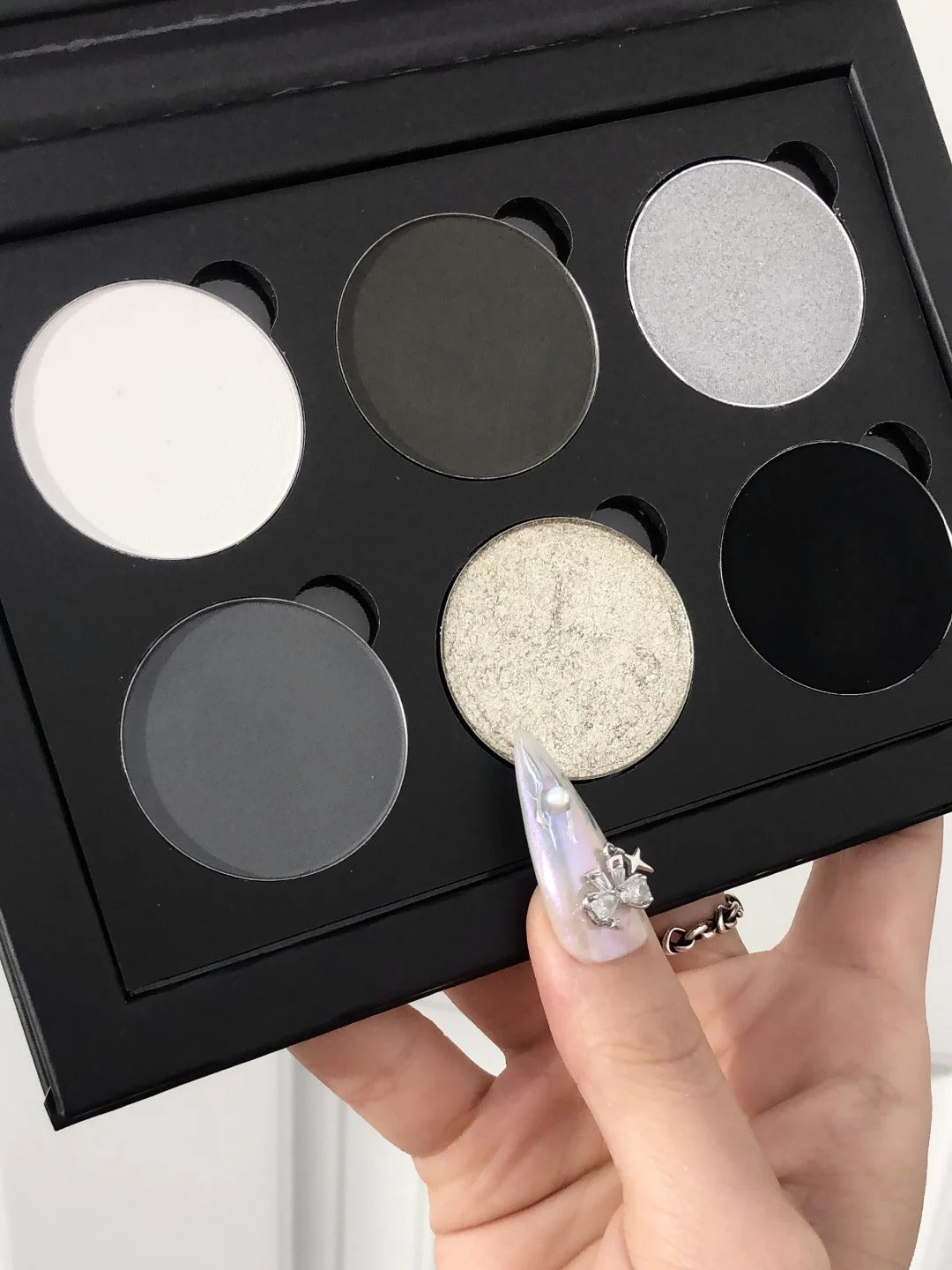 SUET NEI Gothic Style 6 Colors Eyeshadow Palette T4082