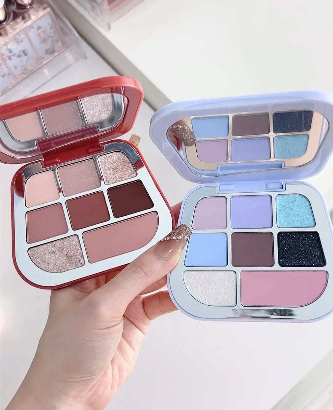 FOCALLURE 8-Color Pearlescent Chameleon Eyeshadow Palette T4304