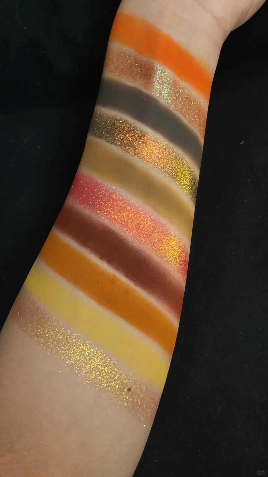 THE U COSMETICS Dusk Sands 10-Color Chameleon Eyeshadow Palette (3.0) T5631